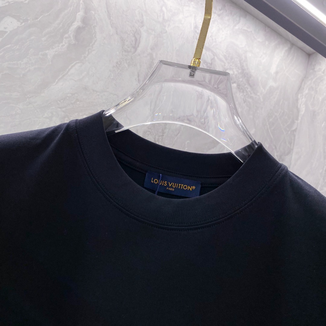 LV 2025夏装新款男女同款👫短袖T恤,!定制专属纯棉面料,定制原版工艺螺纹,胸前重工字母logo工