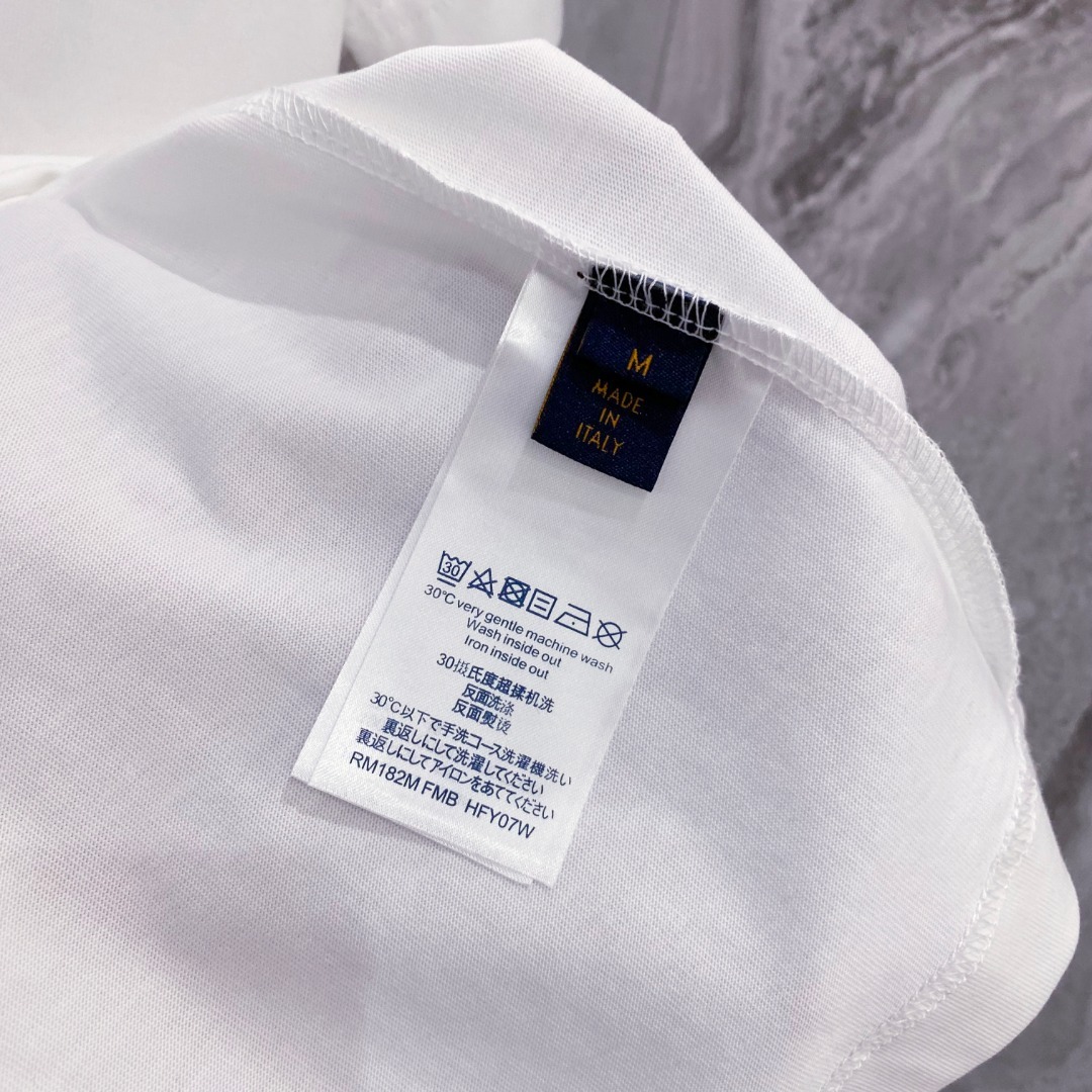 LV 2025夏装新款男女同款👫短袖T恤,!定制专属纯棉面料,定制原版工艺螺纹,胸前重工字母logo工
