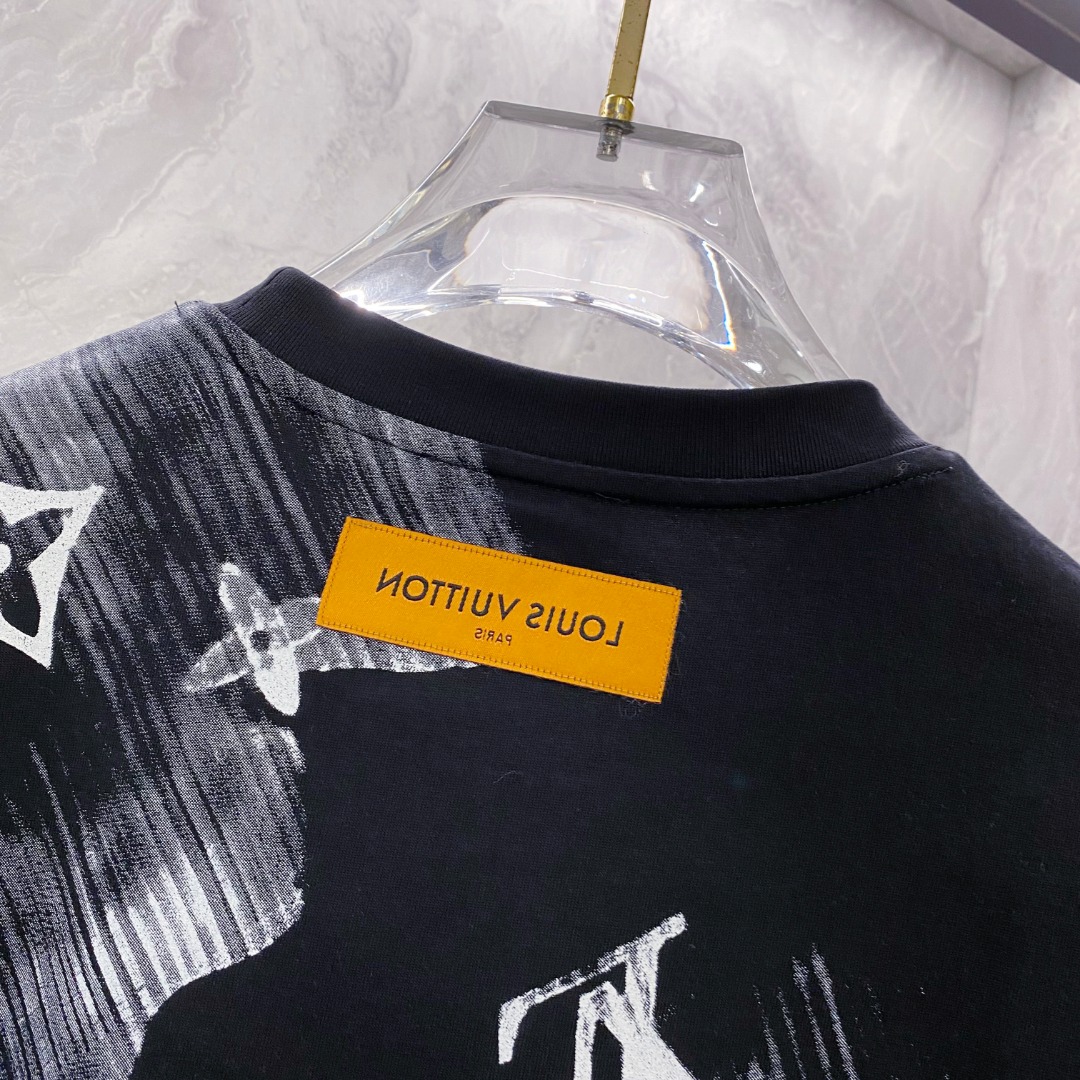  LV 2025夏装新款男女同款👫短袖T恤，！定制专属纯棉面料，定制原版工艺螺纹，胸前重工字母logo工