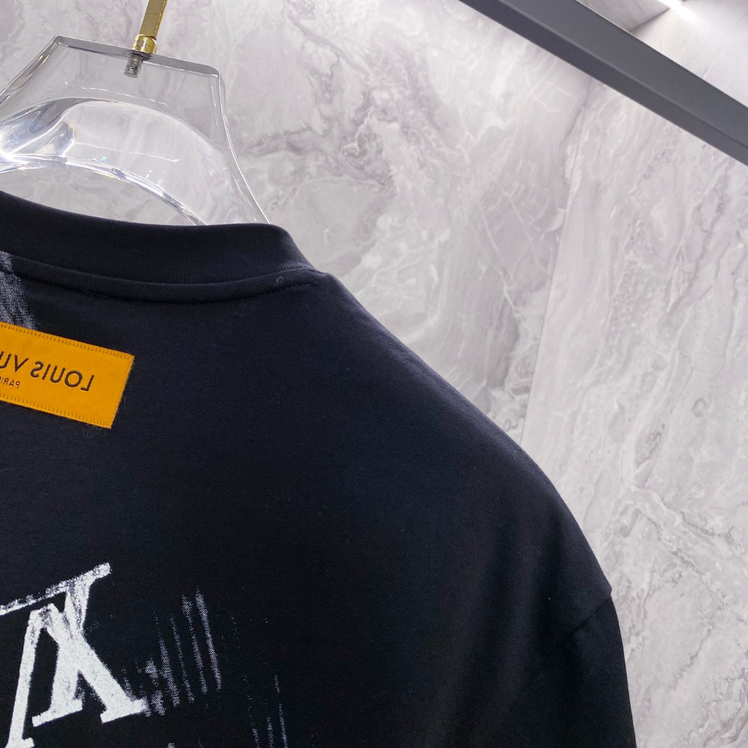  LV 2025夏装新款男女同款👫短袖T恤，！定制专属纯棉面料，定制原版工艺螺纹，胸前重工字母logo工