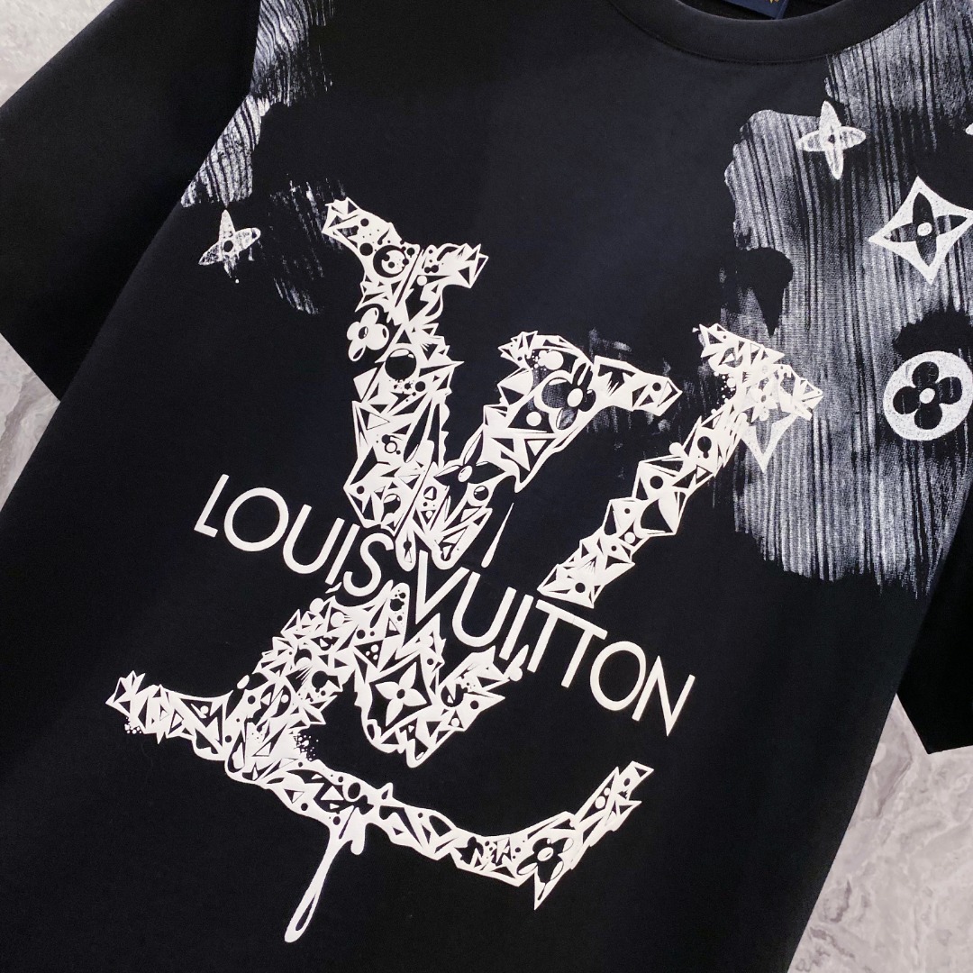  LV 2025夏装新款男女同款👫短袖T恤，！定制专属纯棉面料，定制原版工艺螺纹，胸前重工字母logo工