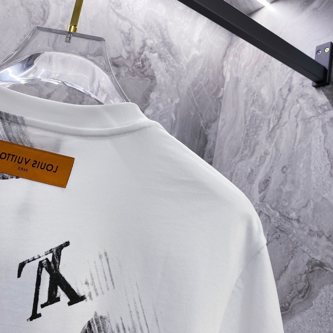 LV 2025夏装新款男女同款👫短袖T恤,!定制专属纯棉面料,定制原版工艺螺纹,胸前重工字母logo工
