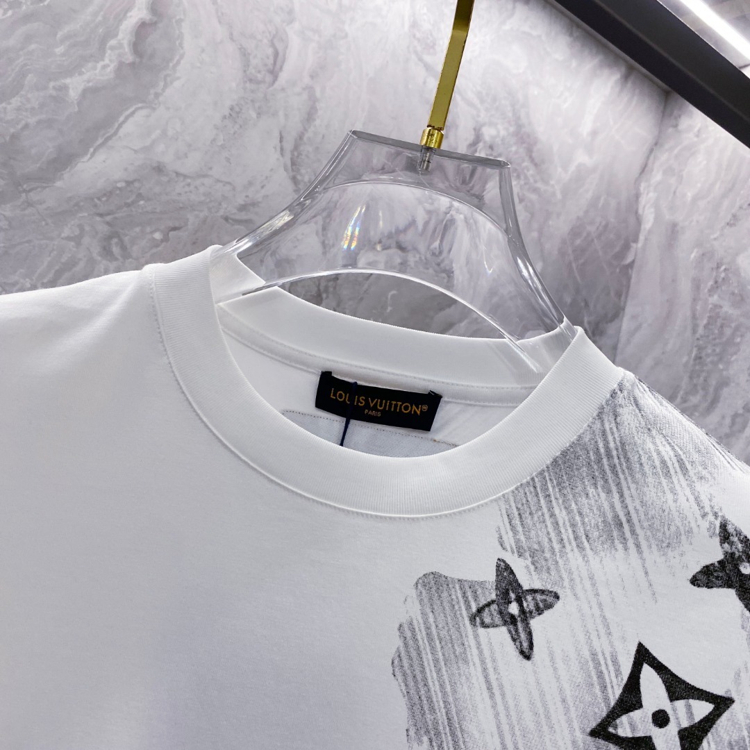 LV 2025夏装新款男女同款👫短袖T恤,!定制专属纯棉面料,定制原版工艺螺纹,胸前重工字母logo工
