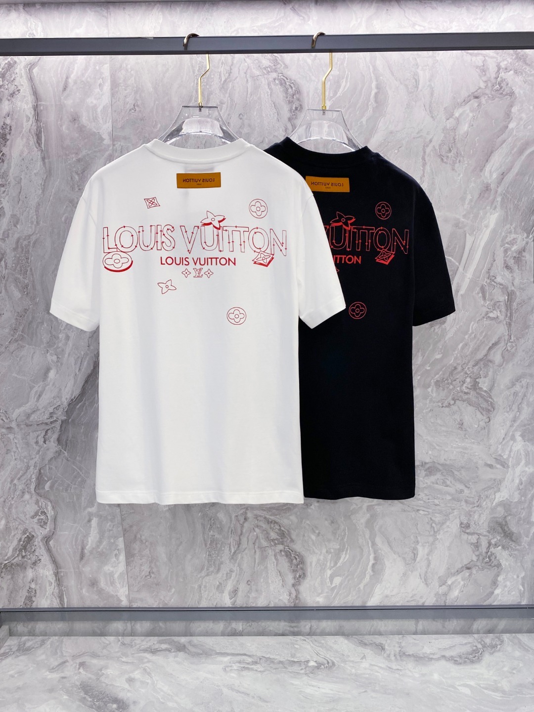 LV 2025夏装新款男女同款👫短袖T恤,!定制专属纯棉面料,定制原版工艺螺纹,胸前重工字母logo工