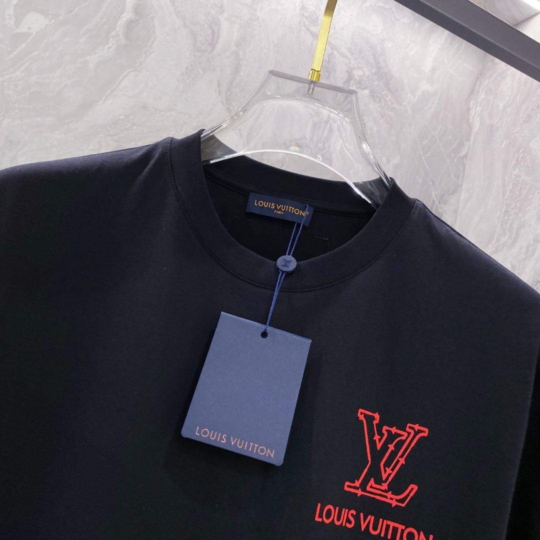 LV 2025夏装新款男女同款👫短袖T恤,!定制专属纯棉面料,定制原版工艺螺纹,胸前重工字母logo工