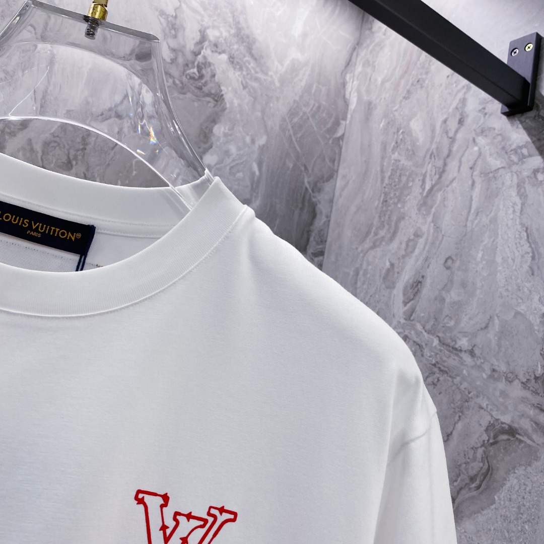  LV 2025夏装新款男女同款👫短袖T恤，！定制专属纯棉面料，定制原版工艺螺纹，胸前重工字母logo工