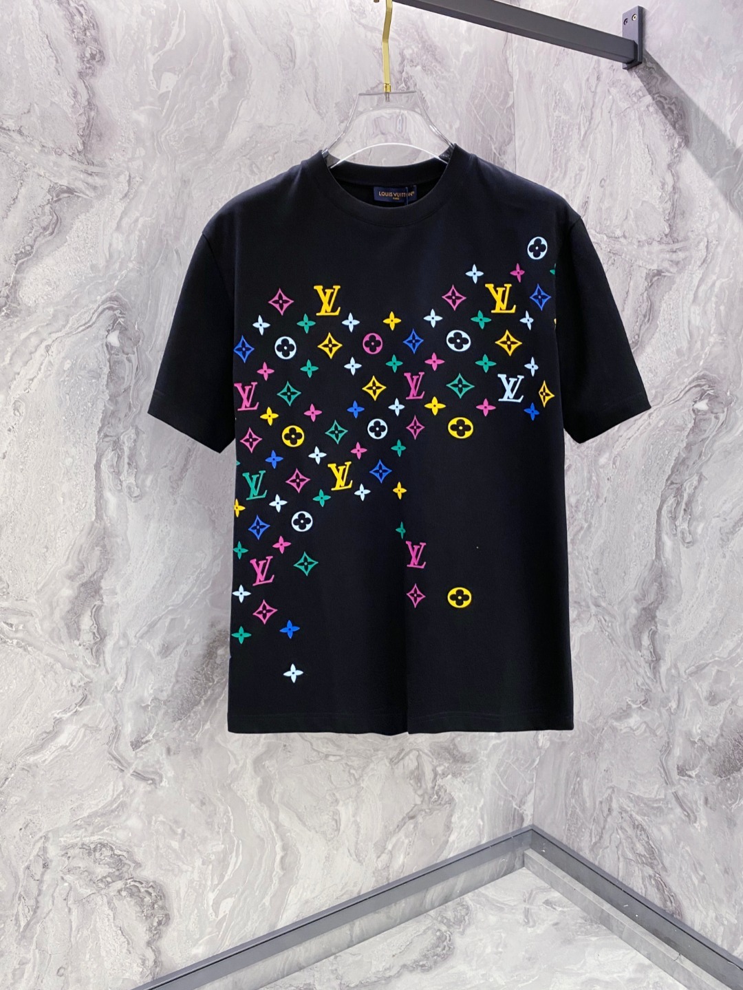 LV 2025夏装新款男女同款👫短袖T恤,!定制专属纯棉面料,定制原版工艺螺纹,胸前重工字母logo工