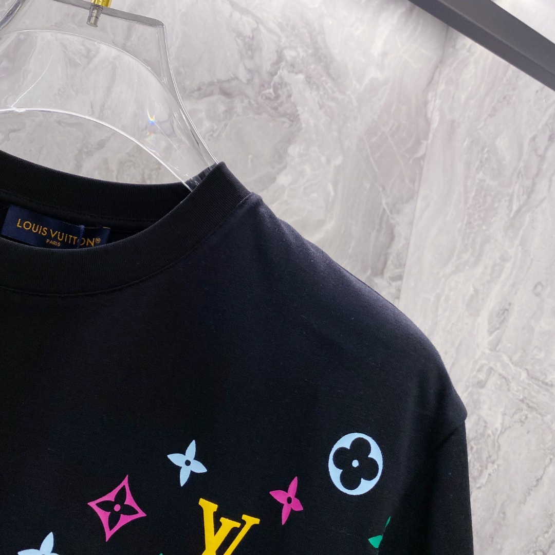 LV 2025夏装新款男女同款👫短袖T恤,!定制专属纯棉面料,定制原版工艺螺纹,胸前重工字母logo工