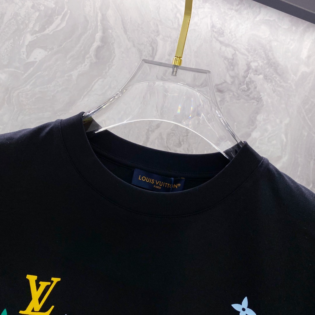 LV 2025夏装新款男女同款👫短袖T恤,!定制专属纯棉面料,定制原版工艺螺纹,胸前重工字母logo工