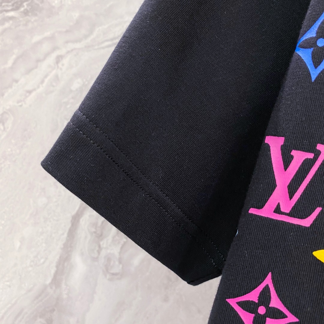 LV 2025夏装新款男女同款👫短袖T恤,!定制专属纯棉面料,定制原版工艺螺纹,胸前重工字母logo工