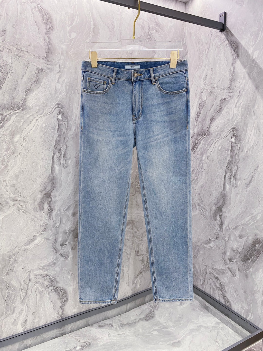 NO:651748,Prada 2025 new summer men's casual jeans, top quality!  Channel orders and official website sales simultaneously!  !  Original factory custom-made denim made of pure cotton!  Suitable for various combinations of casual and formal wear ~ perfect for daily commuting!  !  Size 29-38 (no 3537),,prada,jeans,alexander wang19860909普拉达 2025夏新款男士休闲牛仔裤,顶级品质！渠道订单,官网同步出售！！原厂订制牛仔全棉材质！适合休闲/正装各种搭配～日常通勤的极品！！尺码29-38（没3537）,,prada,jeans,alexander wang,Men's clothing