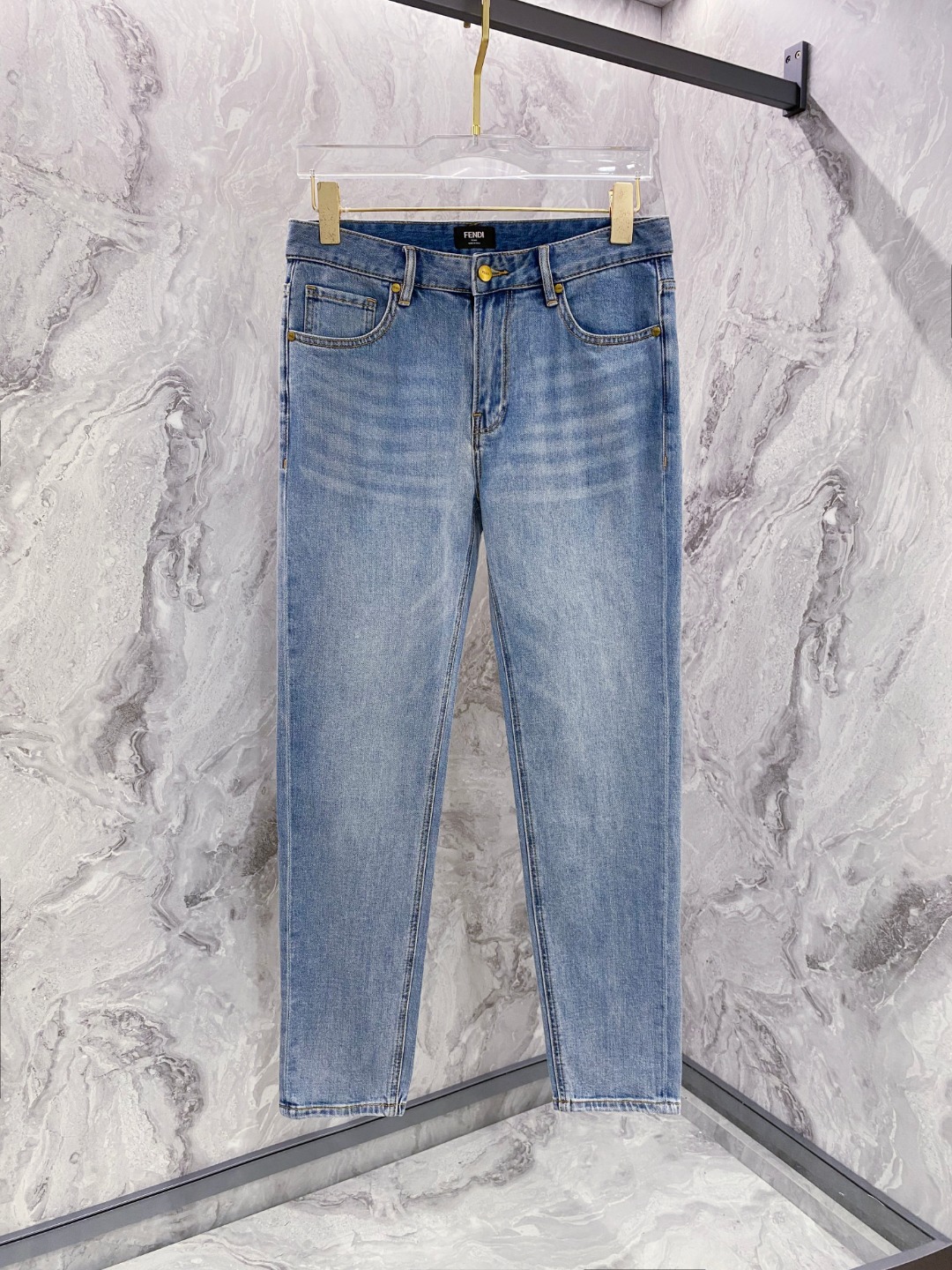 NO:651756,Fendi 2025 new summer men's casual jeans, top quality!  Channel orders and official website sales simultaneously!  !  Original factory custom-made denim made of pure cotton!  Suitable for various combinations of casual and formal wear ~ perfect for daily commuting!  !  Size 29-38 (no 3537),,fendi,jeans,alexander wang19860909芬迪 2025夏新款男士休闲牛仔裤,顶级品质！渠道订单,官网同步出售！！原厂订制牛仔全棉材质！适合休闲/正装各种搭配～日常通勤的极品！！尺码29-38（没3537）,,fendi,jeans,alexander wang,Men's clothing