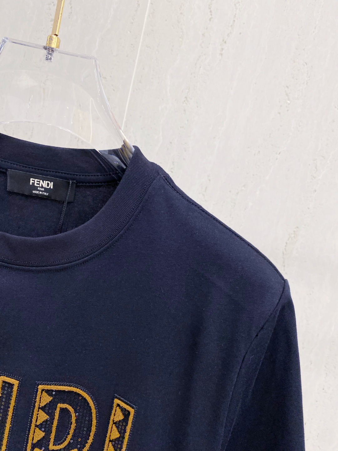 芬*Fendi 25SS春夏新款首发专柜最新款短袖圆领T恤 高端订制 设计前卫时尚！品牌logo重工艺设