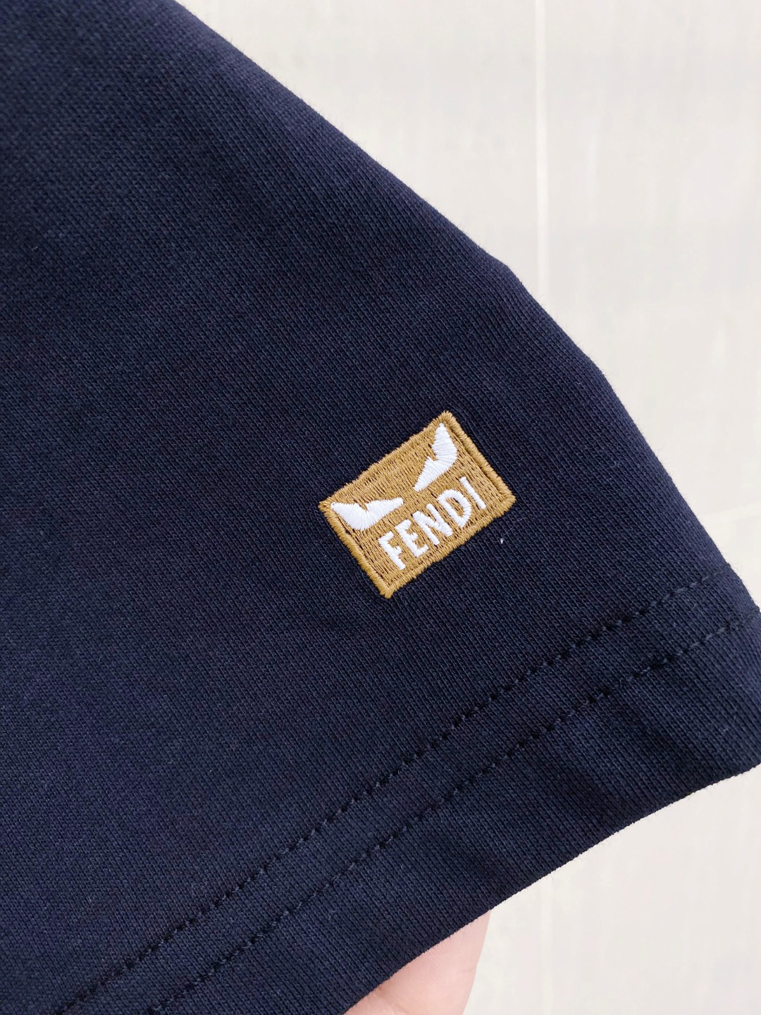 芬*Fendi 25SS春夏新款首发专柜最新款短袖圆领T恤 高端订制 设计前卫时尚！品牌logo重工艺设