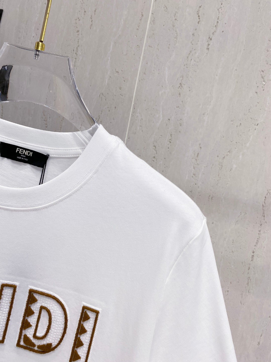 芬*Fendi 25SS春夏新款首发专柜最新款短袖圆领T恤 高端订制 设计前卫时尚！品牌logo重工艺设
