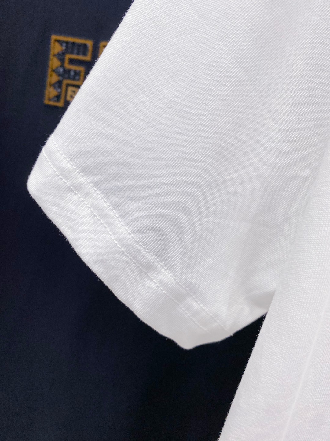 芬*Fendi 25SS春夏新款首发专柜最新款短袖圆领T恤 高端订制 设计前卫时尚！品牌logo重工艺设