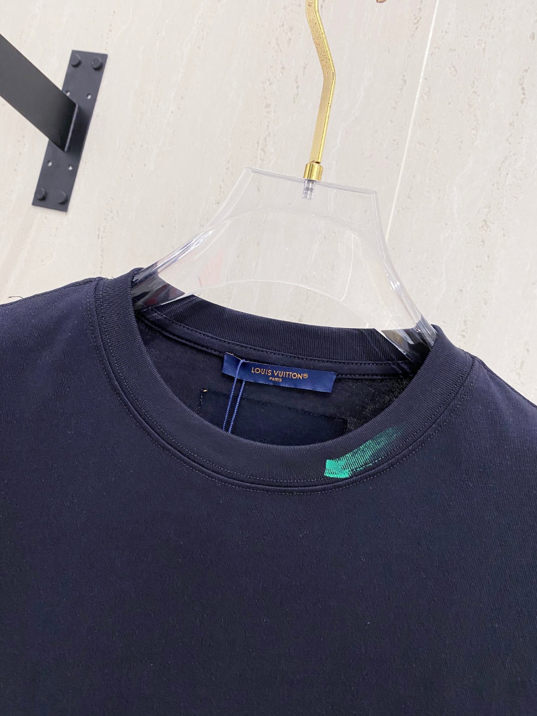 路易威*1V 25SS春夏新款首发专柜最新款短袖圆领T恤 手绘高端订制 设计前卫时尚！品牌logo重工艺