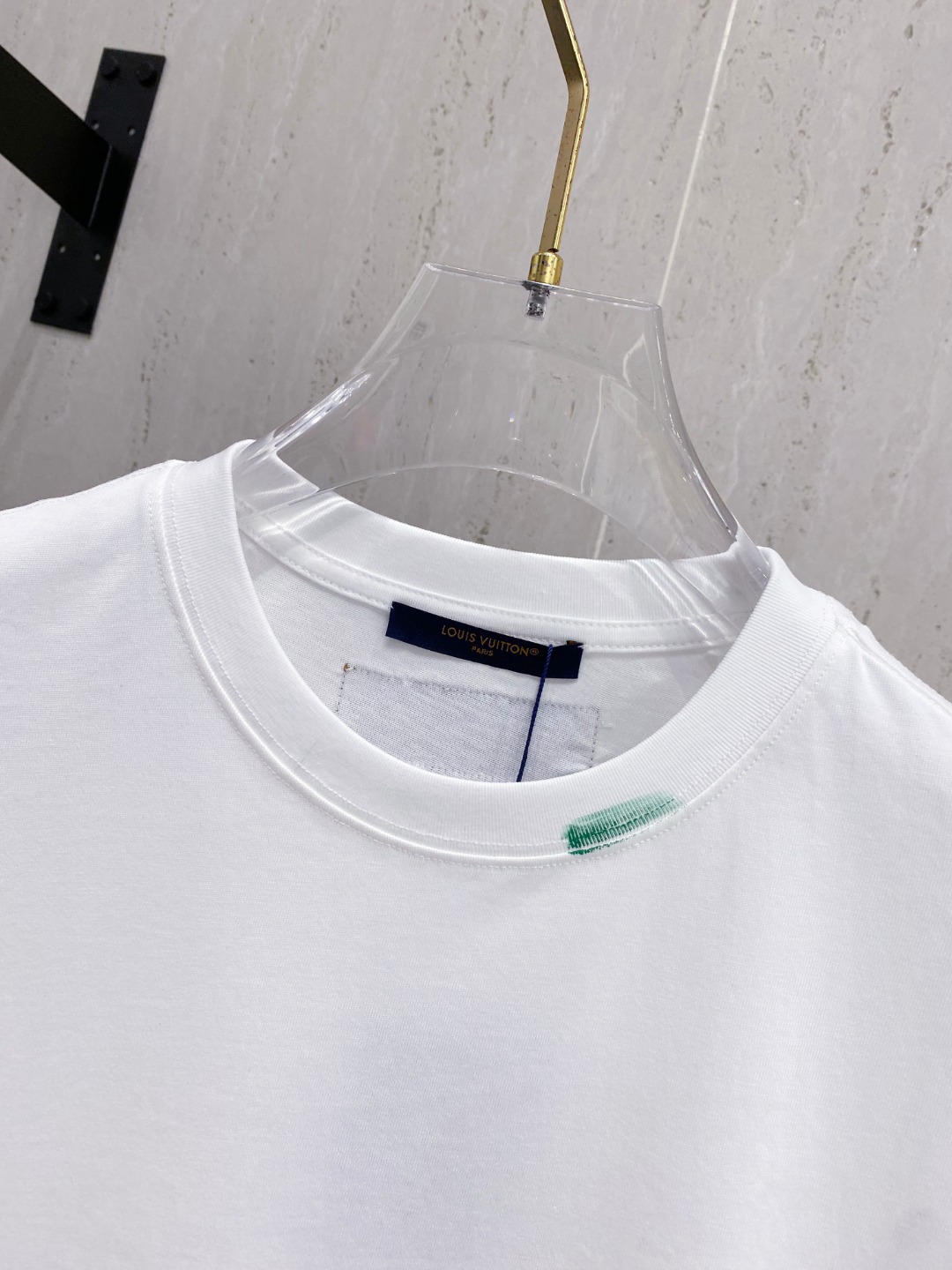 路易威*1V 25SS春夏新款首发专柜最新款短袖圆领T恤 手绘高端订制 设计前卫时尚！品牌logo重工艺