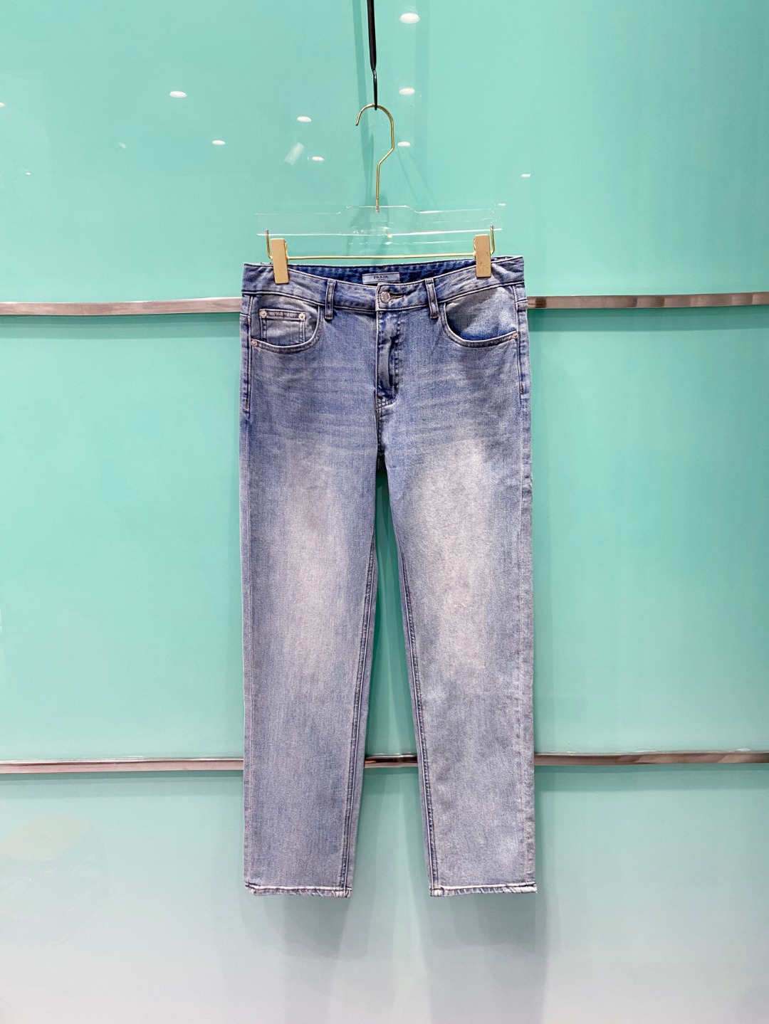 NO:485617,Prada 2025 summer new men's casual jeans, top quality!  Channel orders are sold simultaneously on the official website!  !  Original customized denim cotton material!  Suitable for casual/formal outfits ~ the best for daily commuting!  !  Size 29-38 (no 3537), prada, jeans, alexander wang19860909普拉达 2025夏新款男士休闲牛仔裤,顶级品质！渠道订单,官网同步出售！！原厂订制牛仔全棉材质！适合休闲/正装各种搭配～日常通勤的极品！！尺码29-38（没3537）,,prada,jeans,alexander wang,Men's clothing