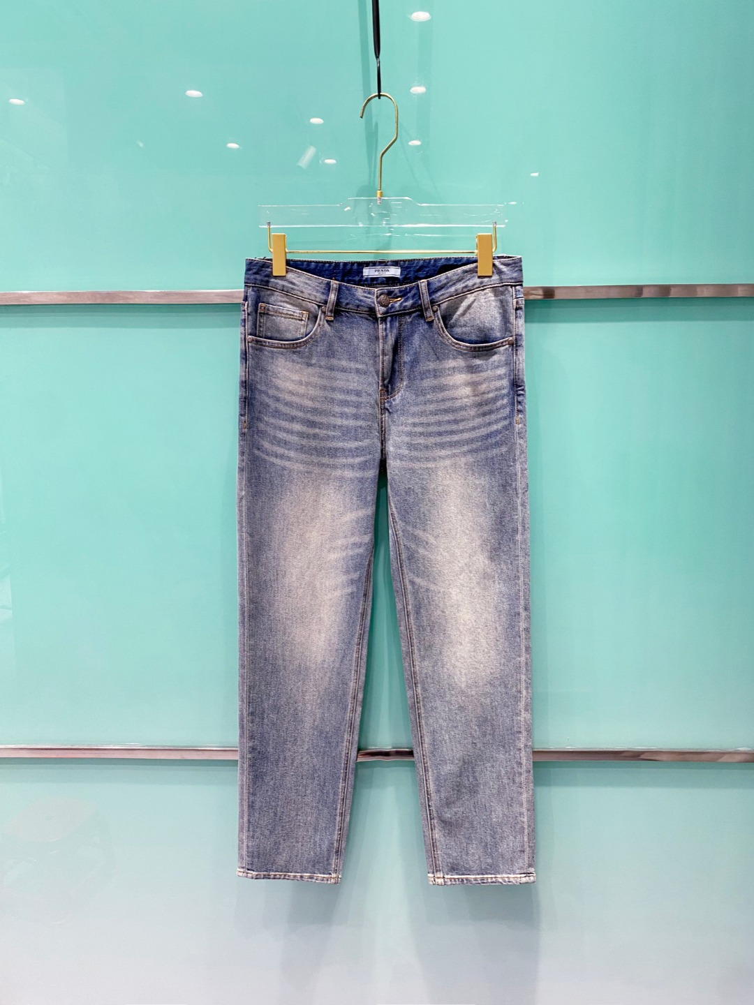 NO:485577,Prada 2025 summer new men's casual jeans, top quality!  Channel orders are sold simultaneously on the official website!  !  Original customized denim cotton material!  Suitable for casual/formal outfits ~ the best for daily commuting!  !  Size 29-38 (no 3537), prada, jeans, alexander wang19860909普拉达 2025夏新款男士休闲牛仔裤,顶级品质！渠道订单,官网同步出售！！原厂订制牛仔全棉材质！适合休闲/正装各种搭配～日常通勤的极品！！尺码29-38（没3537）,,prada,jeans,alexander wang,Men's clothing