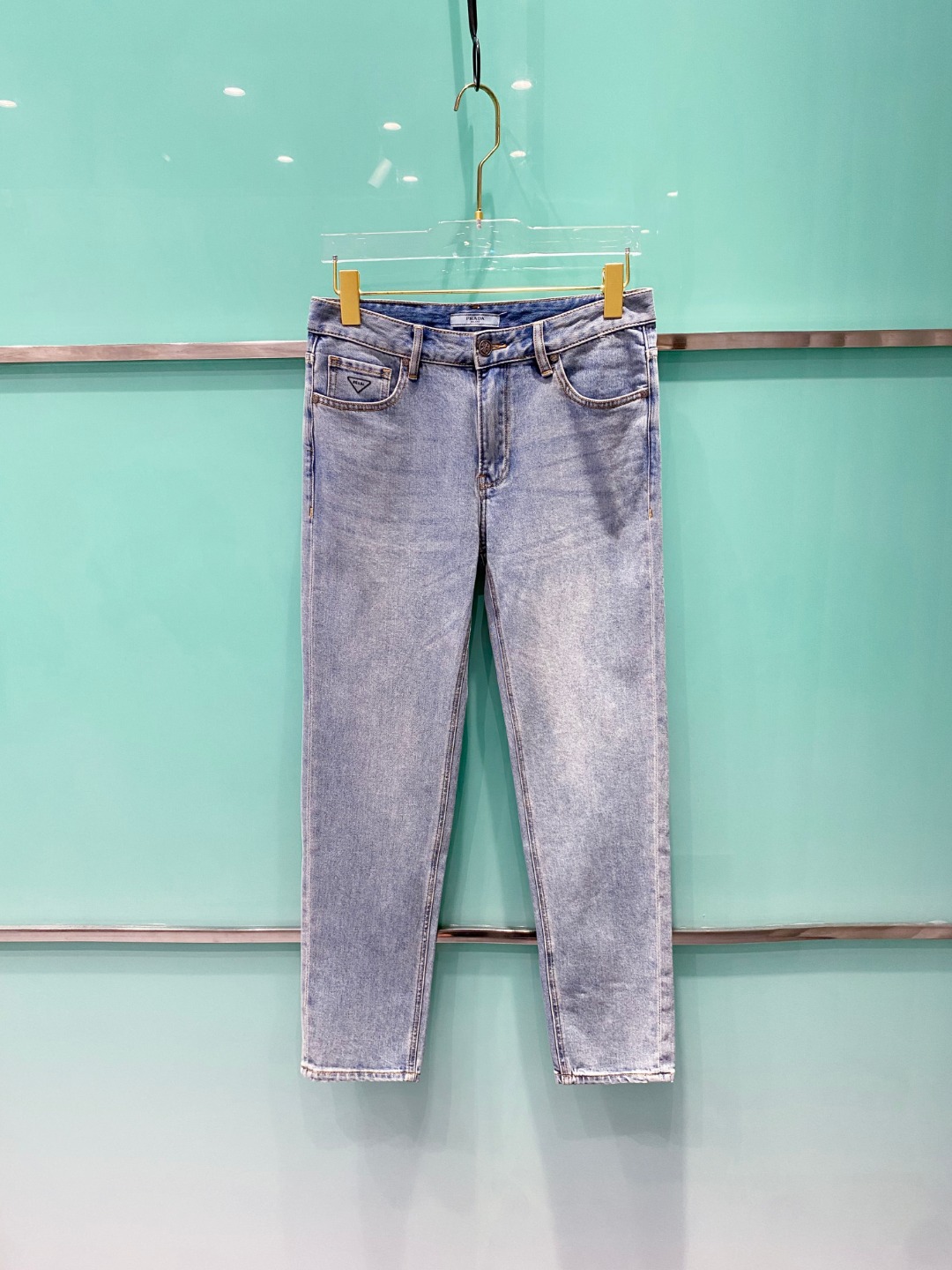 NO:418933,Prada 2025 summer new men's casual jeans, top quality!  Channel orders are sold simultaneously on the official website!  !  Original customized denim cotton material!  Suitable for casual/formal outfits ~ the best for daily commuting!  !  Size 29-38 (no 3537), prada, jeans, alexander wang19860909普拉达 2025夏新款男士休闲牛仔裤,顶级品质！渠道订单,官网同步出售！！原厂订制牛仔全棉材质！适合休闲/正装各种搭配～日常通勤的极品！！尺码29-38（没3537）,,prada,jeans,alexander wang,Men's clothing