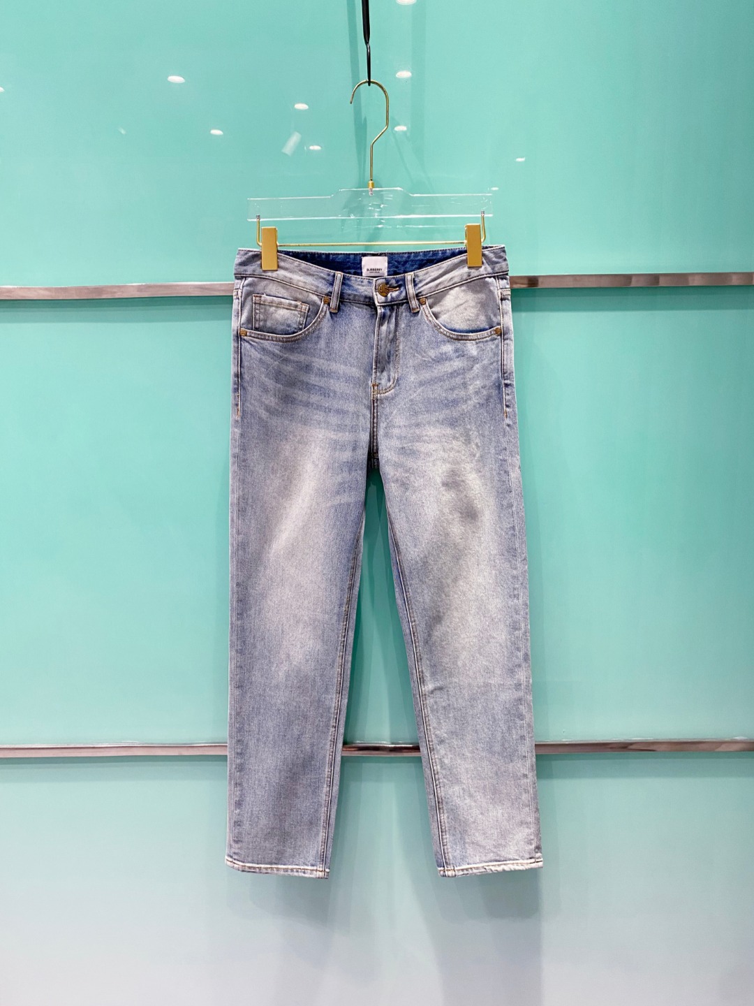 NO:418846,Burberry 2025 summer new men's casual jeans, top quality!  Channel orders are sold simultaneously on the official website!  !  Original customized denim cotton material!  Suitable for casual/formal outfits ~ the best for daily commuting!  !  Size 29-38 (no 3537), Burberry, jeans, alexander wang19860909巴宝莉 2025夏新款男士休闲牛仔裤,顶级品质！渠道订单,官网同步出售！！原厂订制牛仔全棉材质！适合休闲/正装各种搭配～日常通勤的极品！！尺码29-38（没3537）,,burberry,jeans,alexander wang,Men's clothing