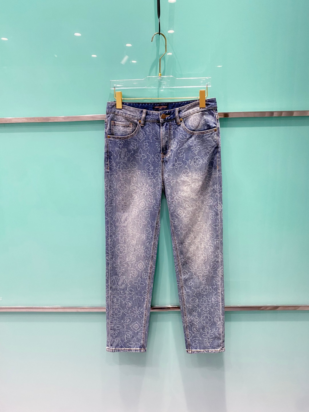 NO:485618,LV 2025 summer new men's casual jeans, top quality!  Channel orders are sold simultaneously on the official website!  !  Original customized denim cotton material!  Suitable for casual/formal outfits ~ the best for daily commuting!  !  Size 29-38 (no 3537), louis vuitton, jeans, alexander wang19860909LV 2025夏新款男士休闲牛仔裤,顶级品质！渠道订单,官网同步出售！！原厂订制牛仔全棉材质！适合休闲/正装各种搭配～日常通勤的极品！！尺码29-38（没3537）,,louis vuitton,jeans,alexander wang,Men's clothing