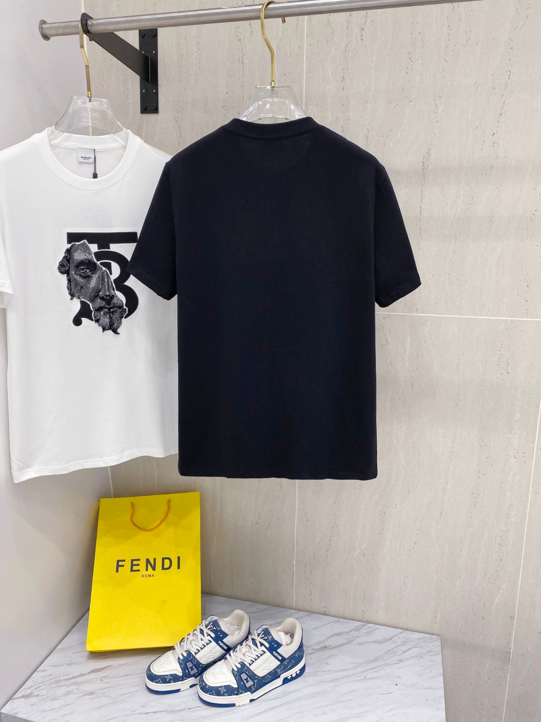 巴宝*Burberry 25SS春夏新款首发专柜最新款短袖圆领T恤 高端订制 设计前卫时尚！品牌logo