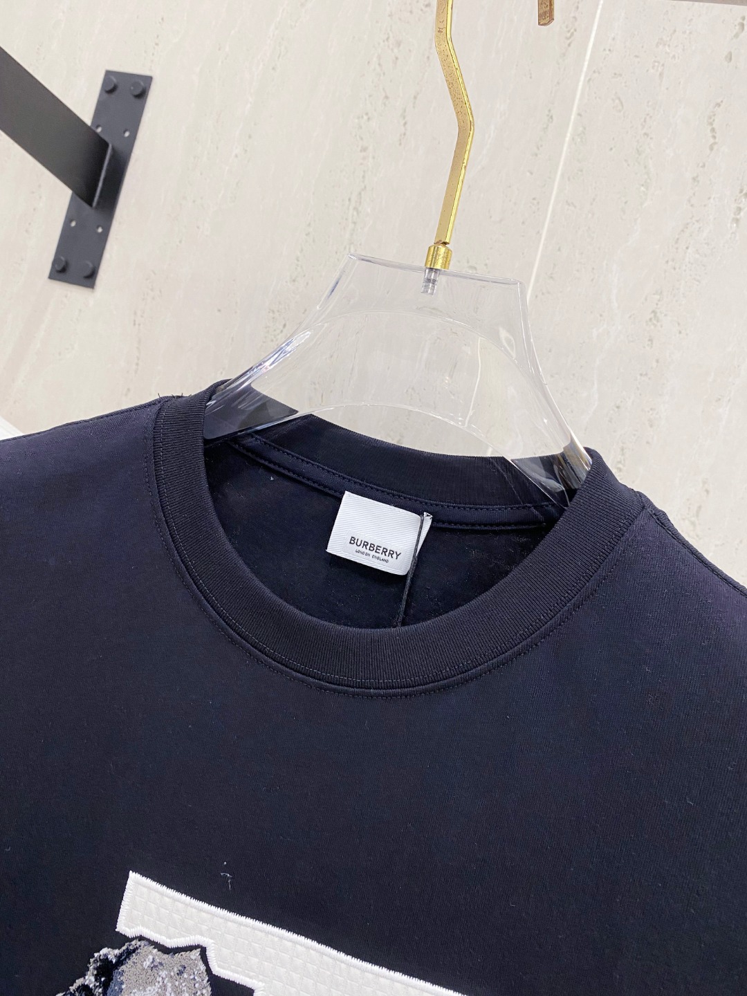 巴宝*Burberry 25SS春夏新款首发专柜最新款短袖圆领T恤 高端订制 设计前卫时尚！品牌logo