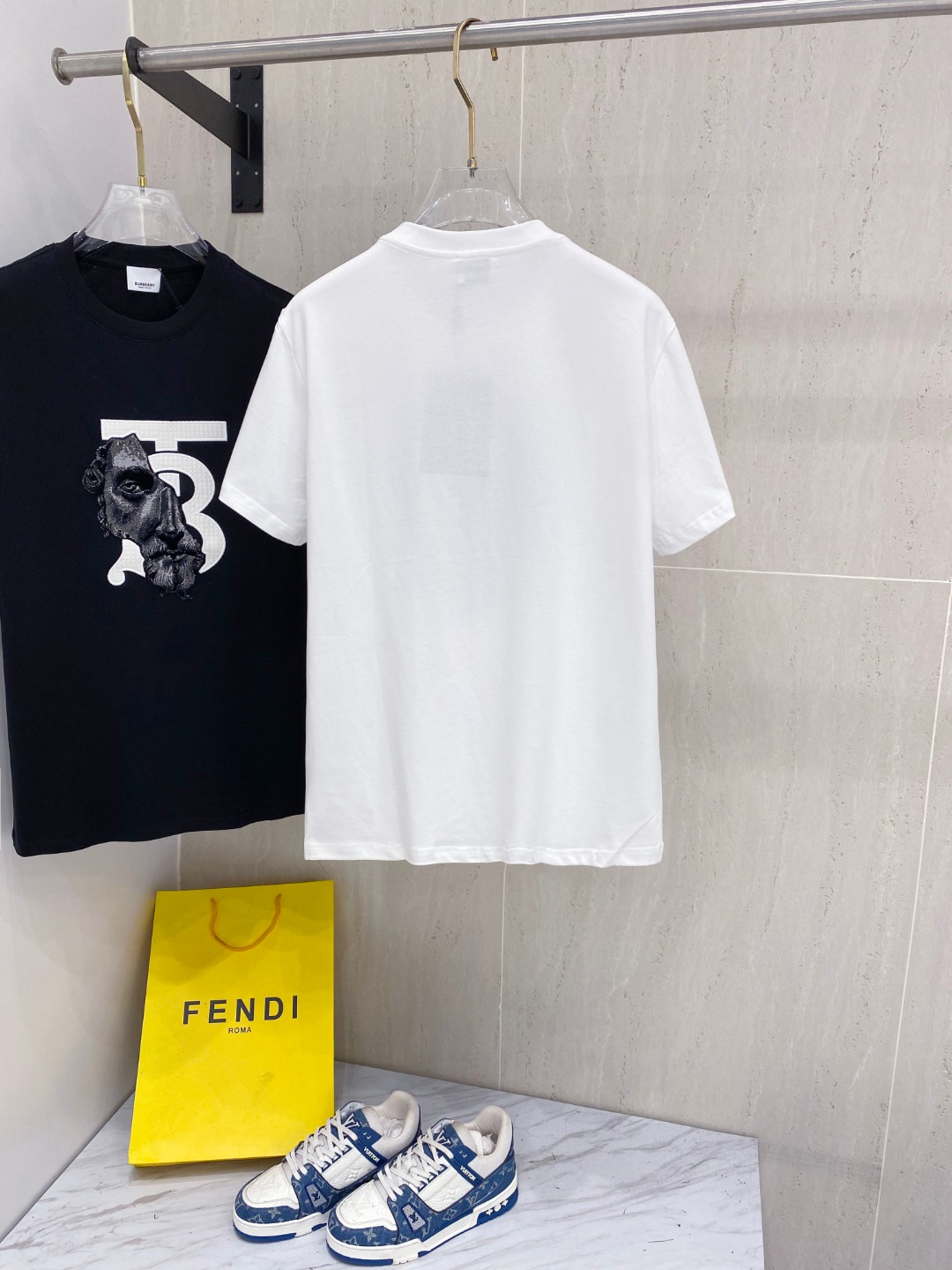 巴宝*Burberry 25SS春夏新款首发专柜最新款短袖圆领T恤 高端订制 设计前卫时尚！品牌logo