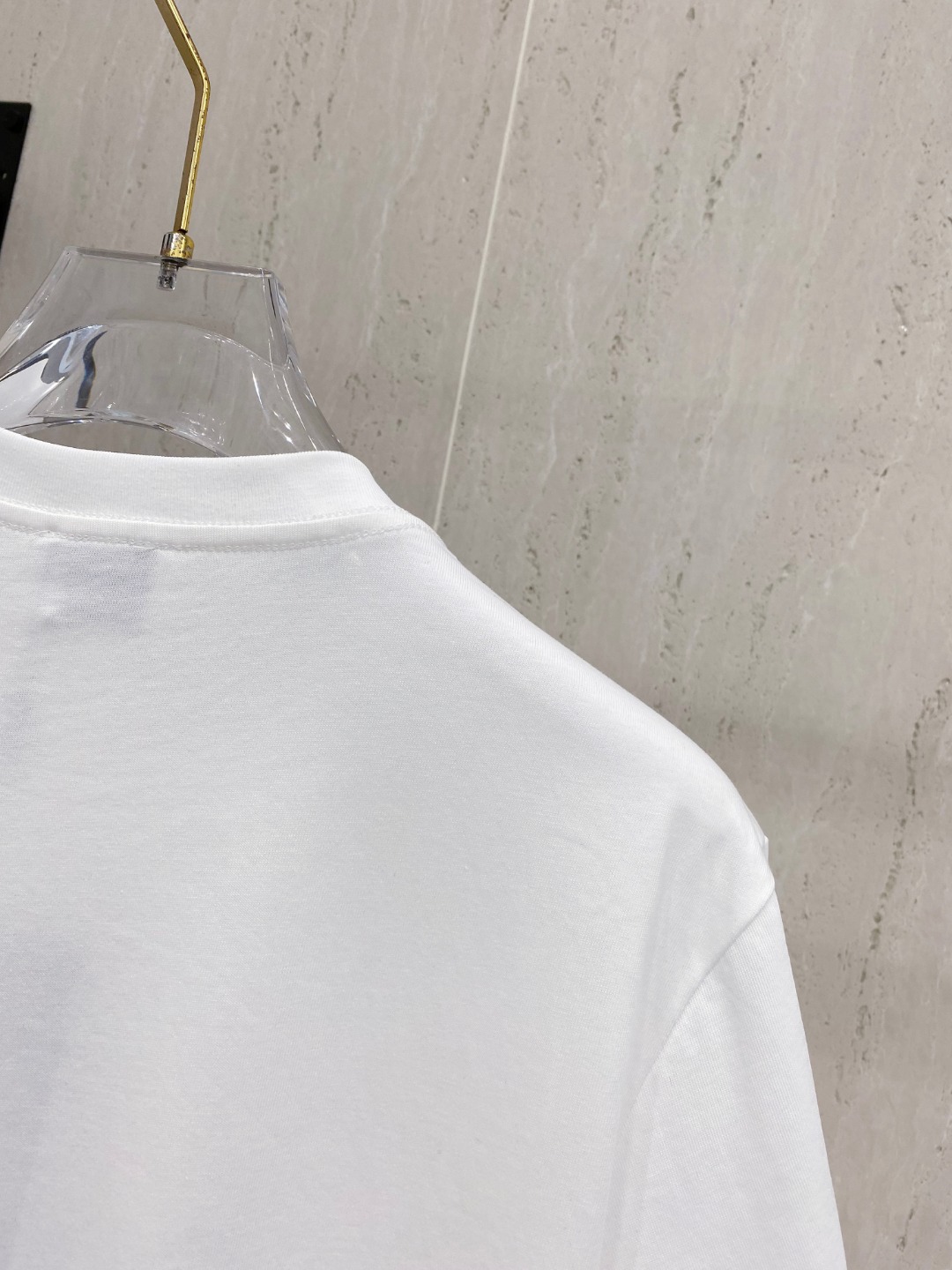 巴宝*Burberry 25SS春夏新款首发专柜最新款短袖圆领T恤 高端订制 设计前卫时尚！品牌logo