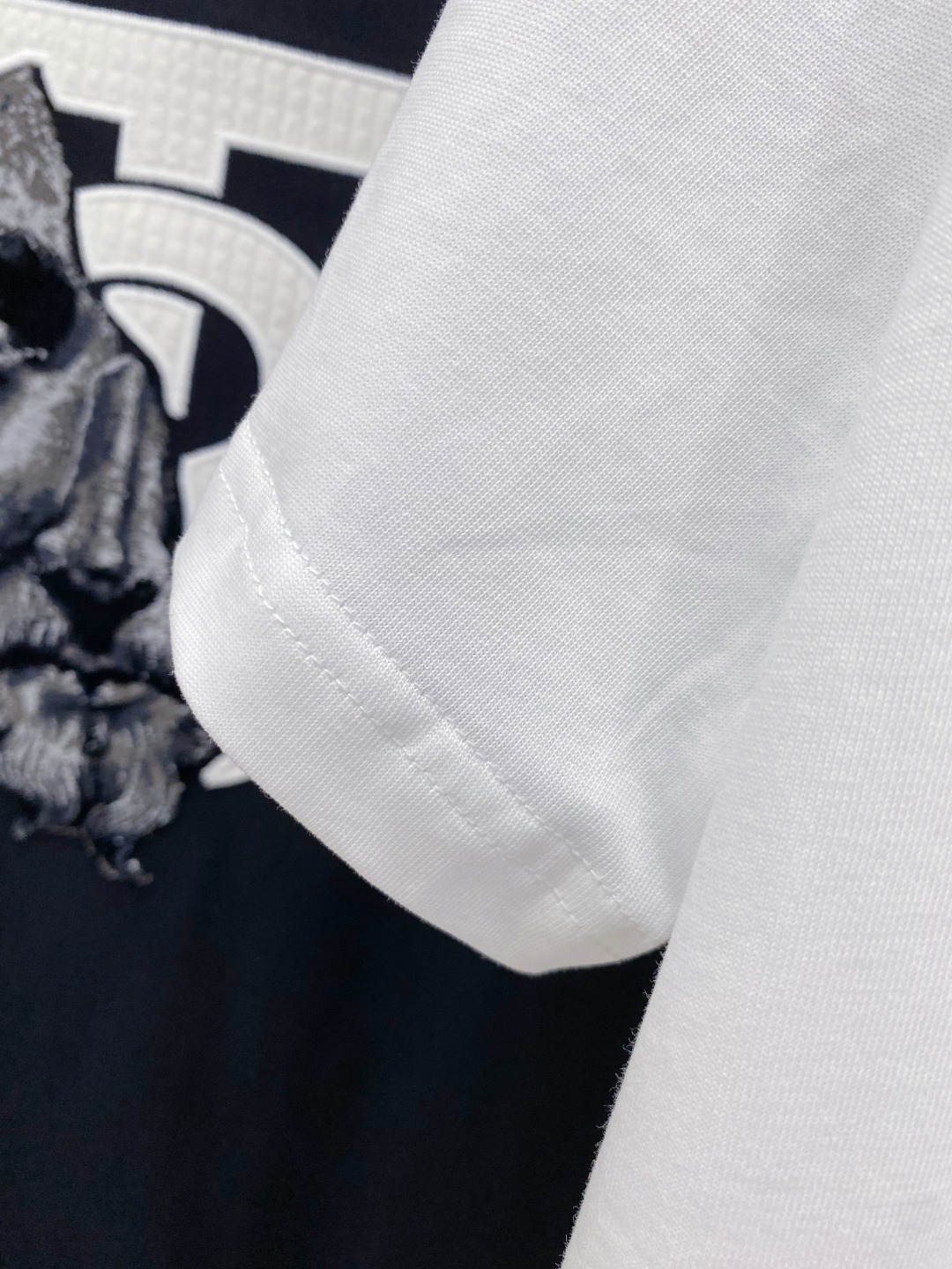 巴宝*Burberry 25SS春夏新款首发专柜最新款短袖圆领T恤 高端订制 设计前卫时尚！品牌logo