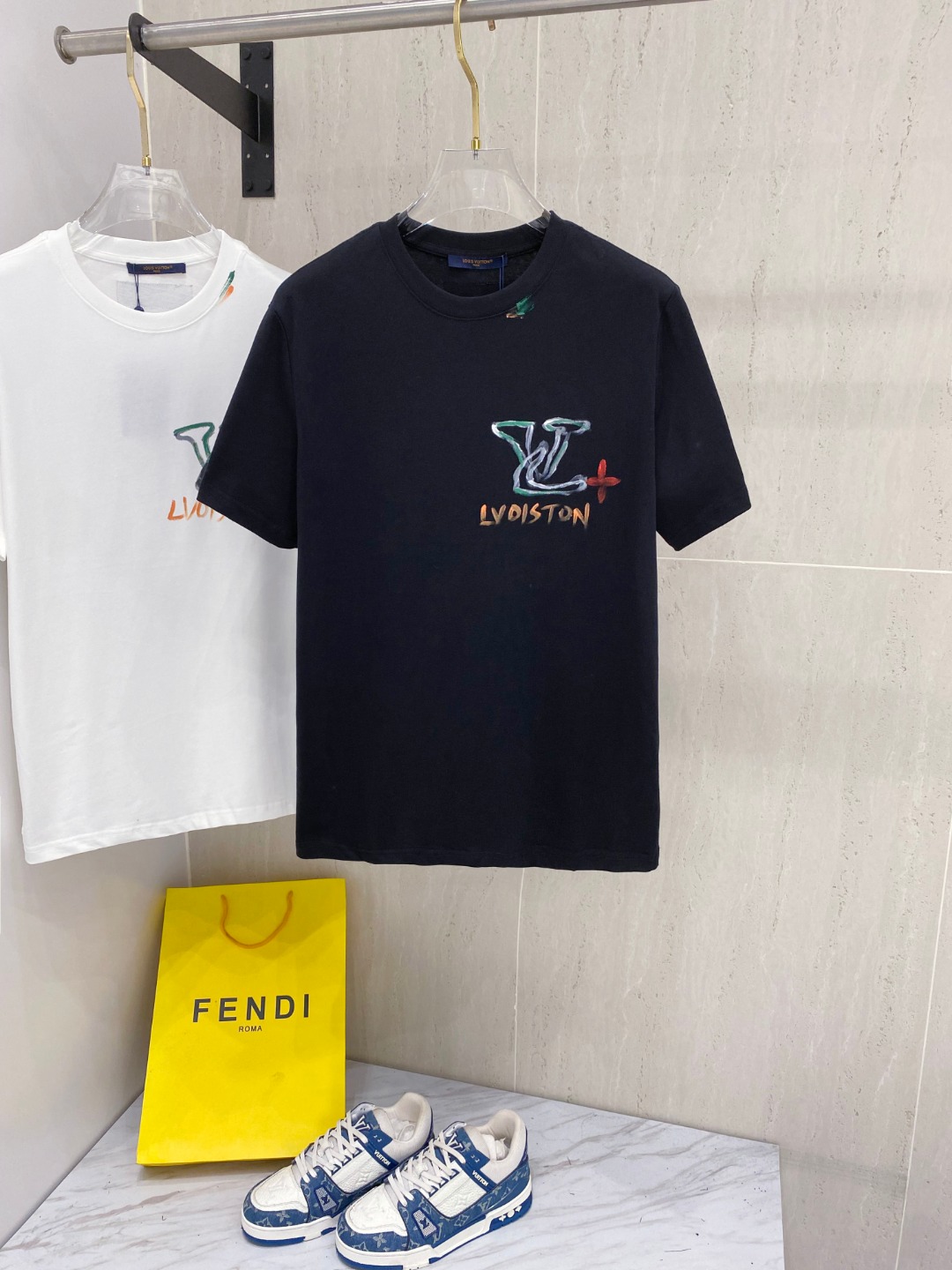 路易威*1V 25SS春夏新款首发专柜最新款短袖圆领T恤 高端订制 设计前卫时尚！品牌logo重工艺设计