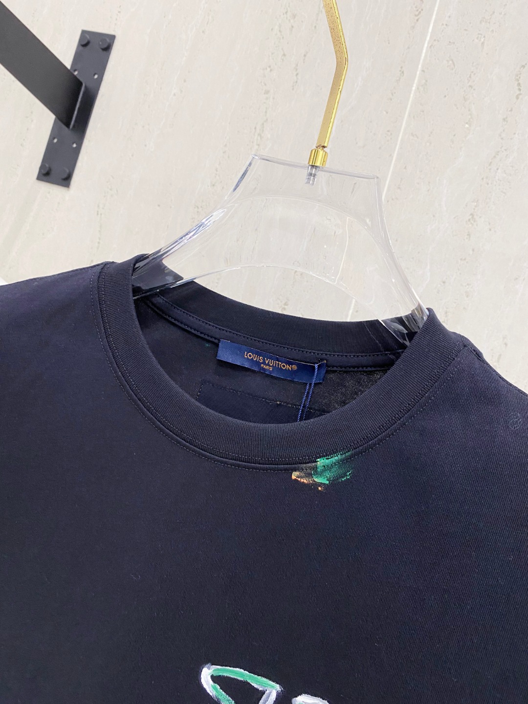 路易威*1V 25SS春夏新款首发专柜最新款短袖圆领T恤 高端订制 设计前卫时尚！品牌logo重工艺设计