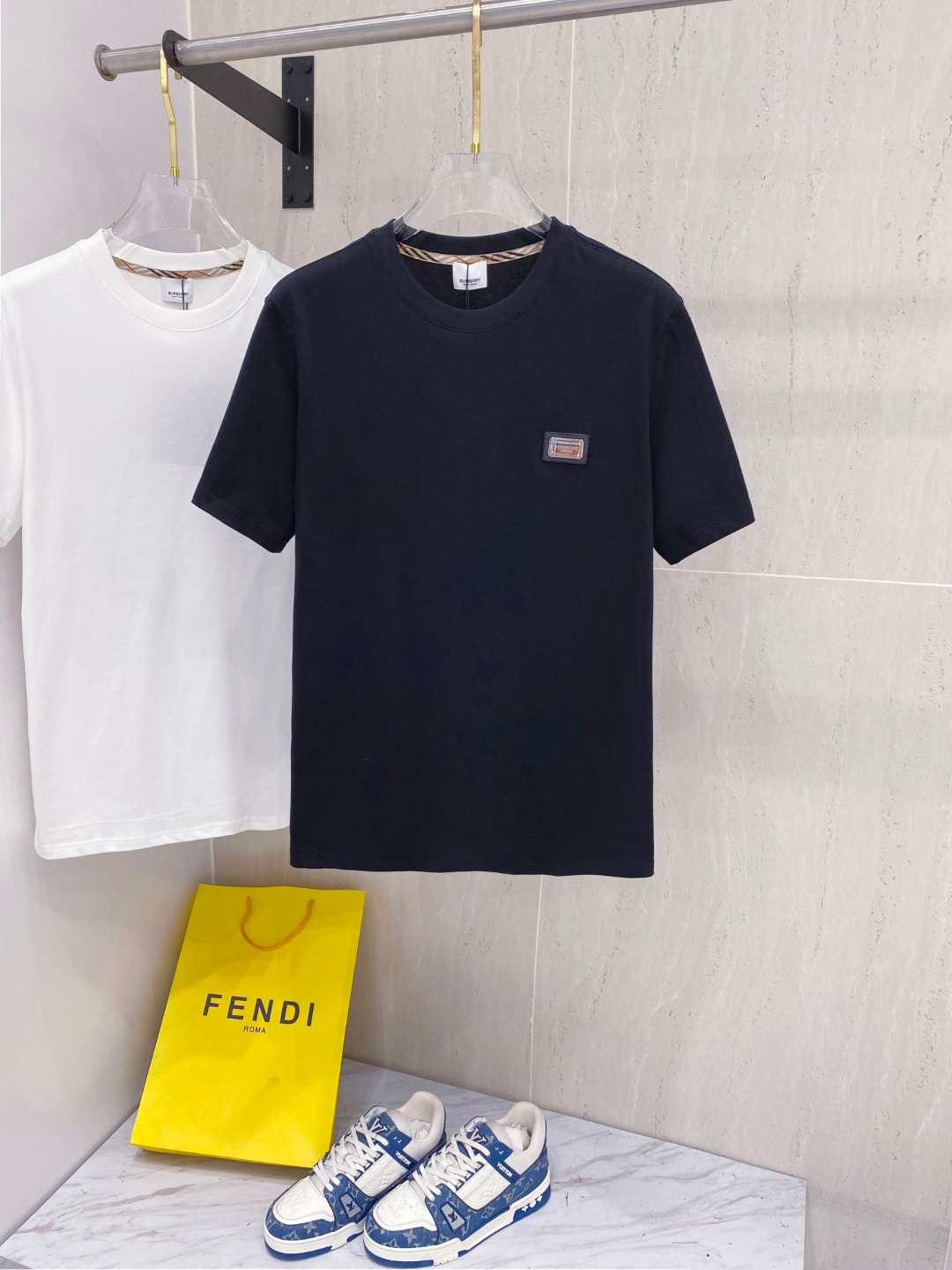 巴宝*Burberry 25SS春夏新款首发专柜最新款短袖圆领T恤 高端订制 设计前卫时尚！品牌logo