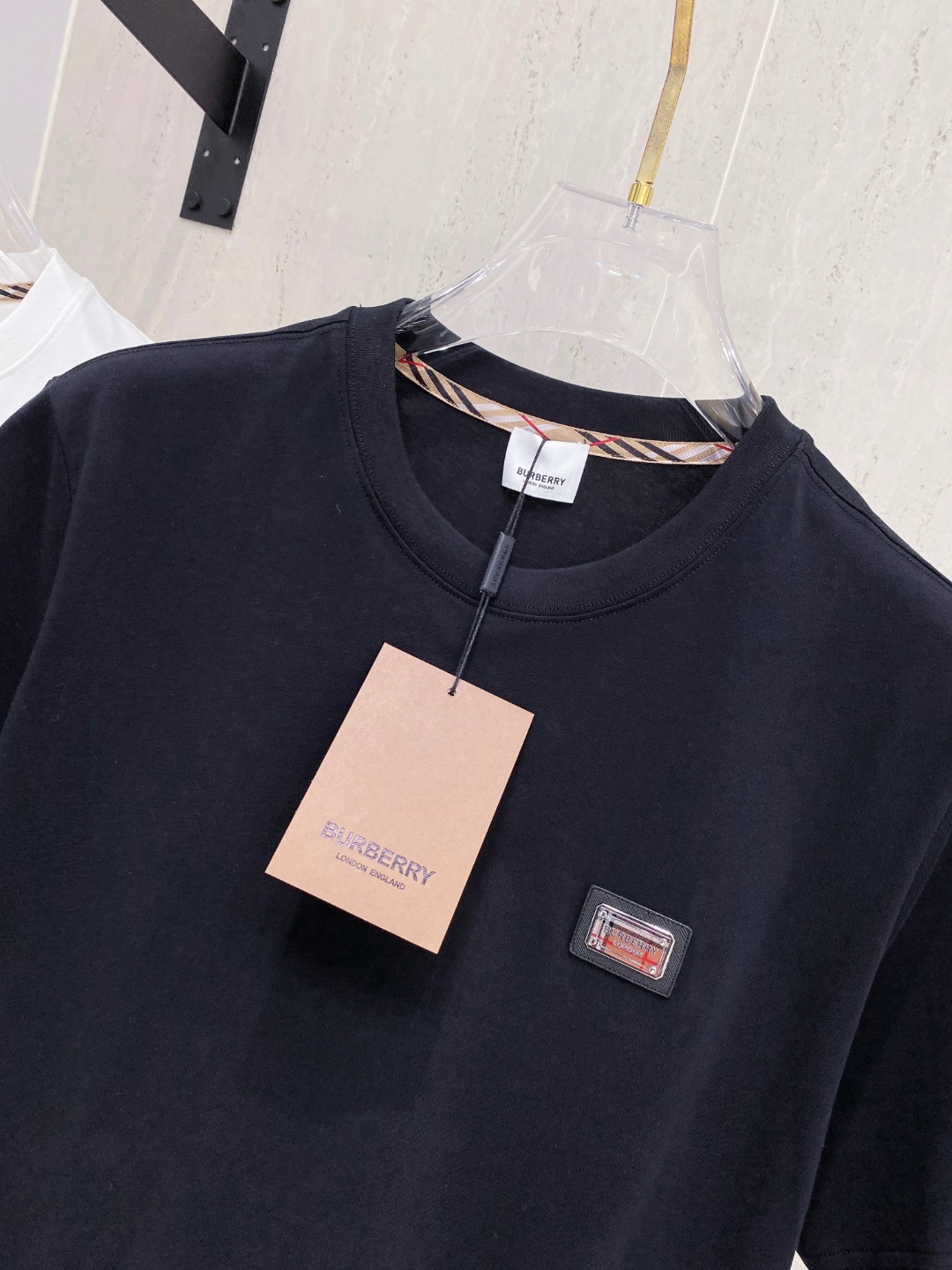 巴宝*Burberry 25SS春夏新款首发专柜最新款短袖圆领T恤 高端订制 设计前卫时尚！品牌logo