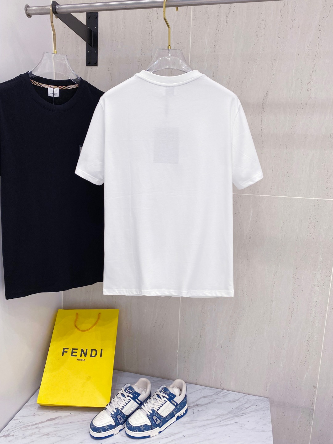 巴宝*Burberry 25SS春夏新款首发专柜最新款短袖圆领T恤 高端订制 设计前卫时尚！品牌logo