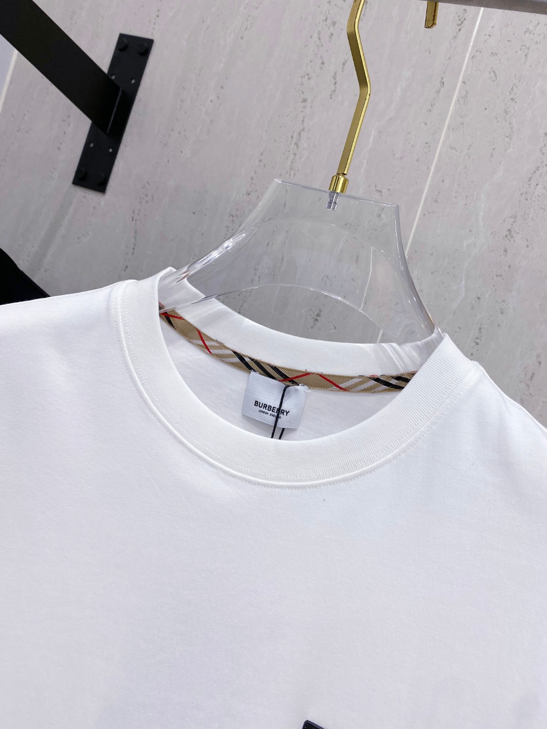 巴宝*Burberry 25SS春夏新款首发专柜最新款短袖圆领T恤 高端订制 设计前卫时尚！品牌logo