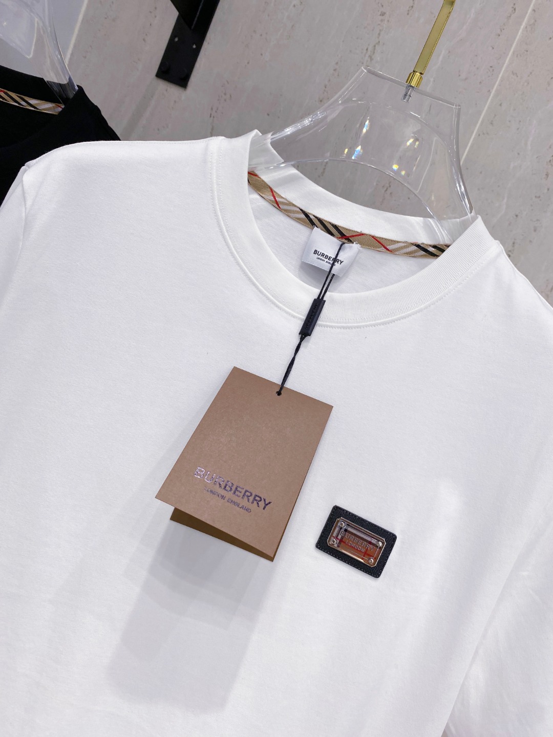 巴宝*Burberry 25SS春夏新款首发专柜最新款短袖圆领T恤 高端订制 设计前卫时尚！品牌logo