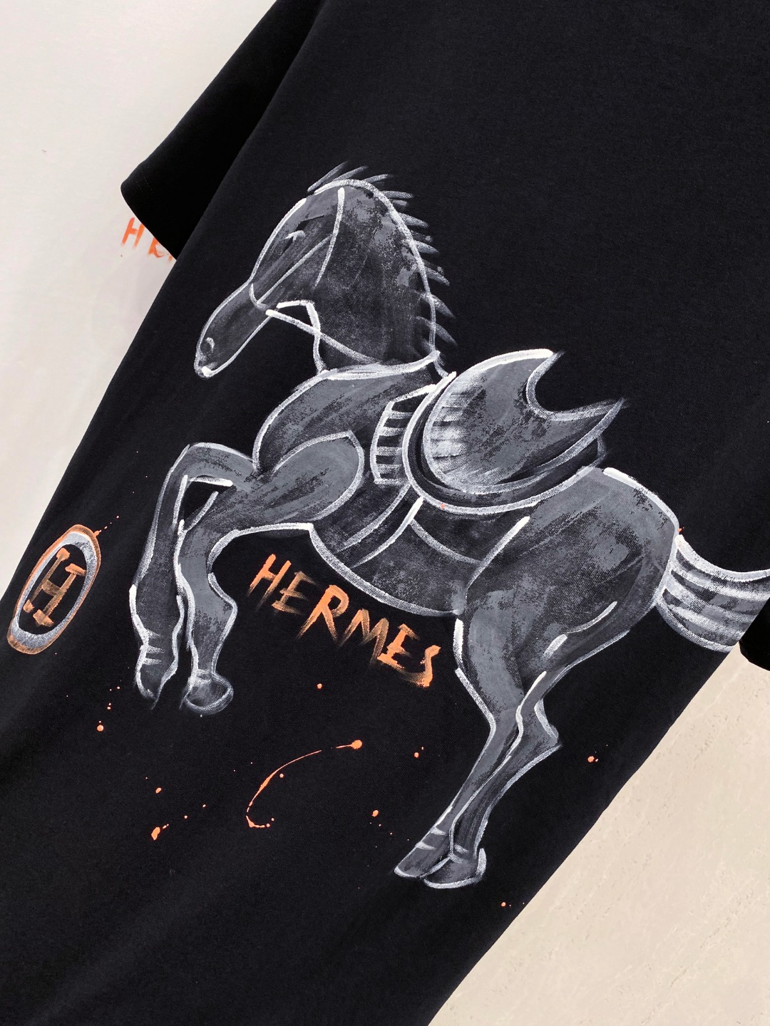 爱马*Hermes 25SS春夏新款首发专柜最新款短袖圆领T恤 手绘高端订制 设计前卫时尚！品牌logo