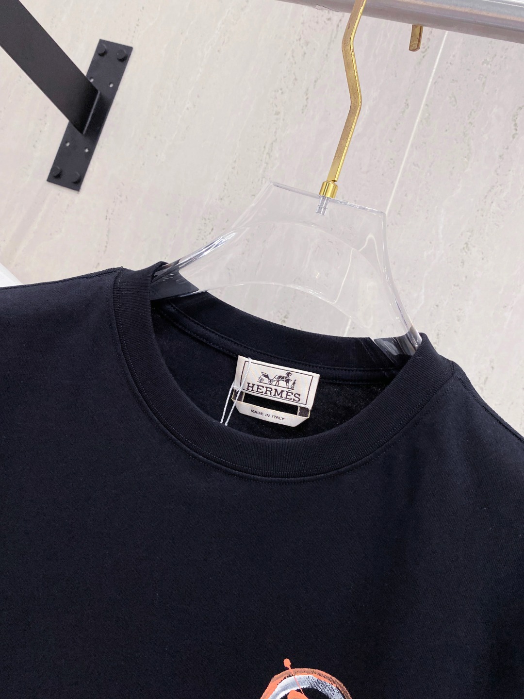 爱马*Hermes 25SS春夏新款首发专柜最新款短袖圆领T恤 手绘高端订制 设计前卫时尚！品牌logo