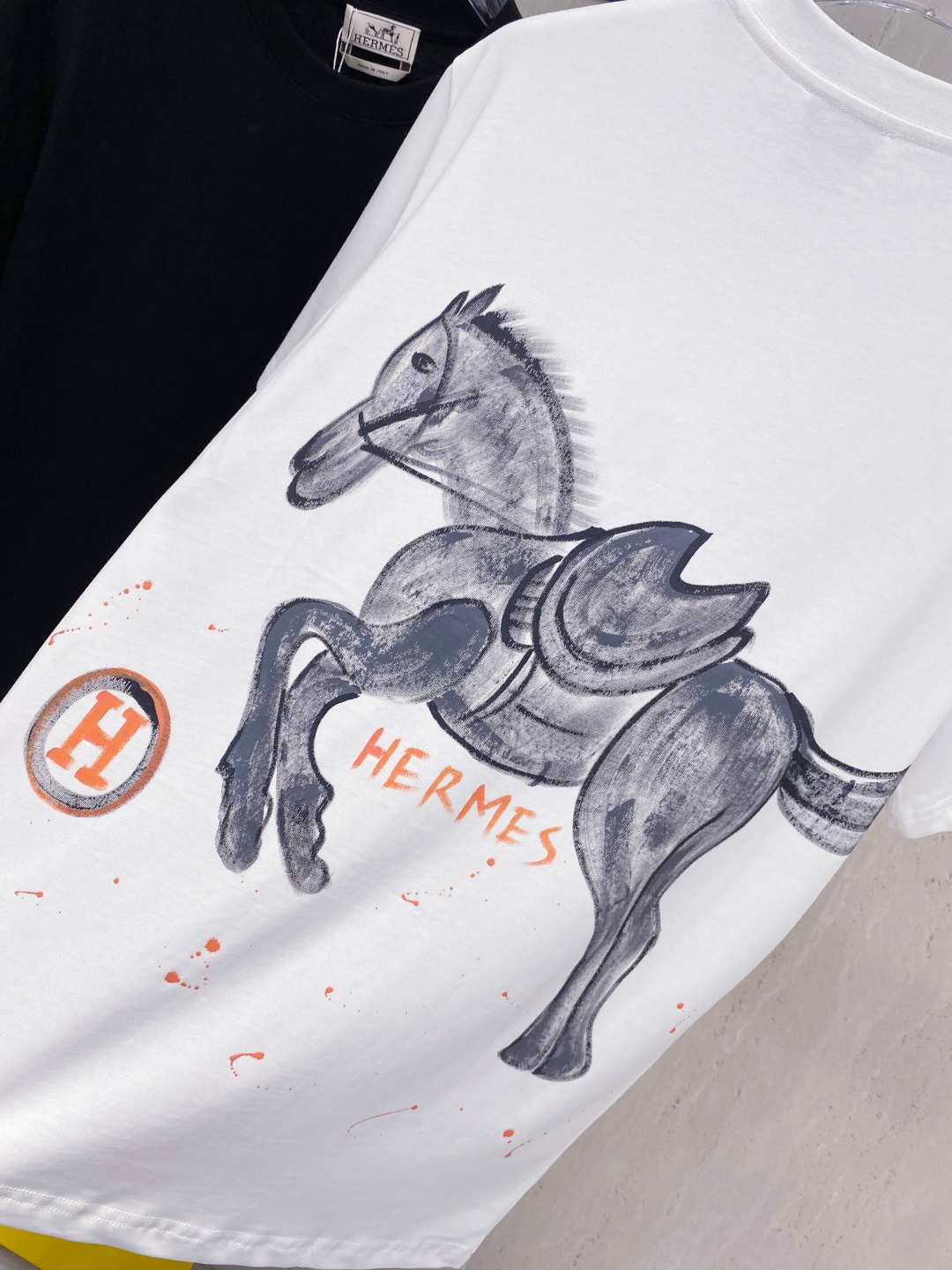 爱马*Hermes 25SS春夏新款首发专柜最新款短袖圆领T恤 手绘高端订制 设计前卫时尚！品牌logo