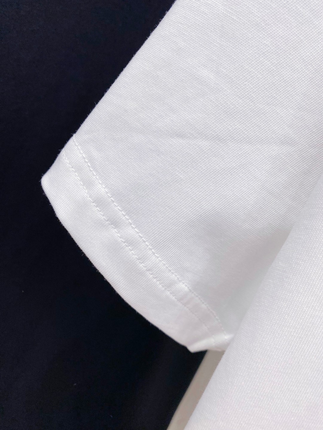 爱马*Hermes 25SS春夏新款首发专柜最新款短袖圆领T恤 手绘高端订制 设计前卫时尚！品牌logo