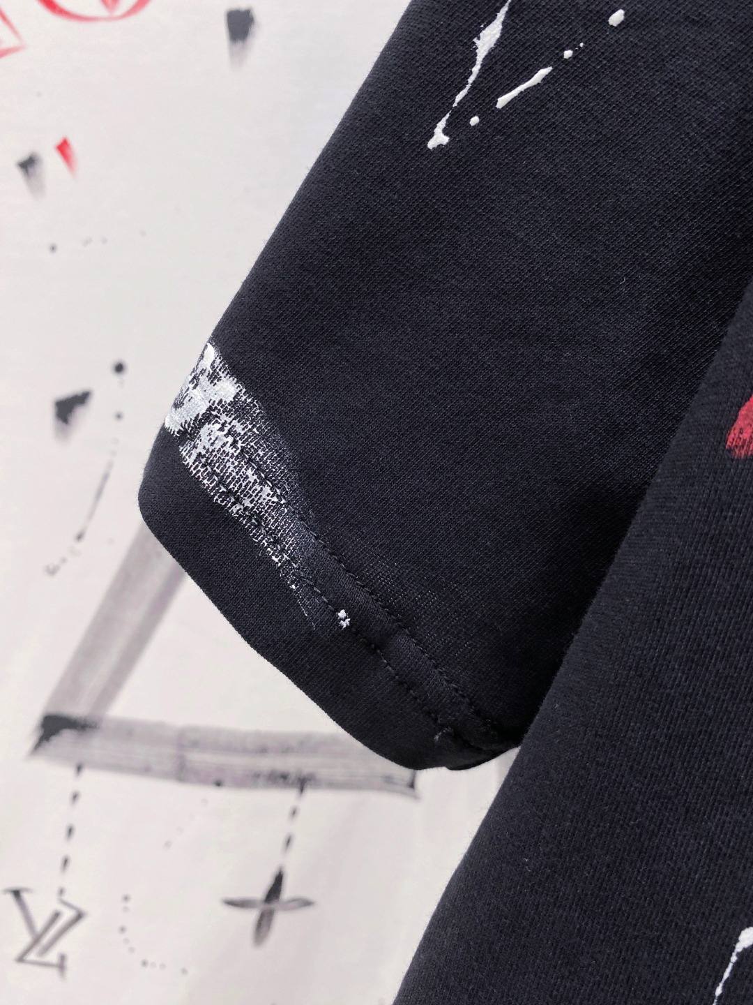 路易威*1V 25SS春夏新款首发专柜最新款短袖圆领T恤 手绘高端订制 设计前卫时尚！品牌logo重工艺