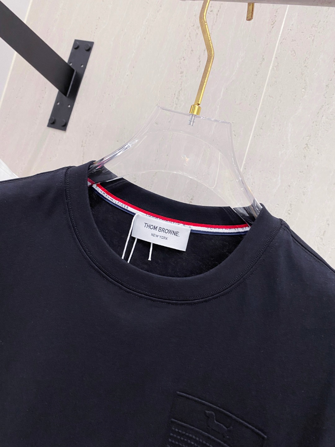 THOM BROWNE 25SS春夏新款首发专柜最新款短袖圆领T恤 高端订制 设计前卫时尚！品牌logo