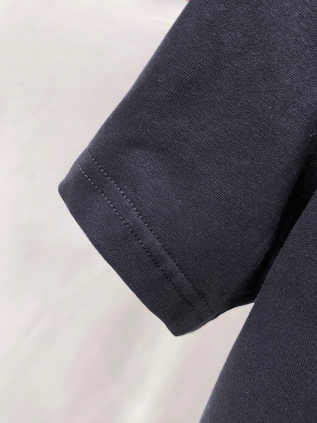 THOM BROWNE 25SS春夏新款首发专柜最新款短袖圆领T恤 高端订制 设计前卫时尚！品牌logo