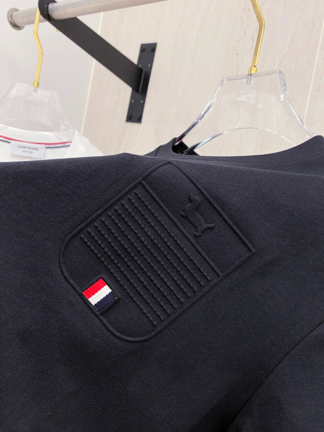 THOM BROWNE 25SS春夏新款首发专柜最新款短袖圆领T恤 高端订制 设计前卫时尚！品牌logo