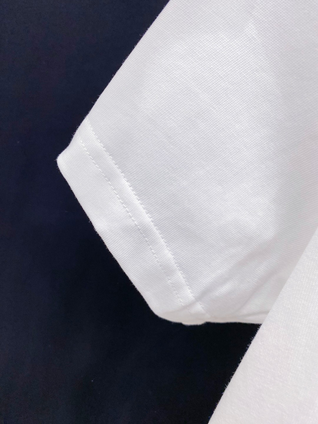 THOM BROWNE 25SS春夏新款首发专柜最新款短袖圆领T恤 高端订制 设计前卫时尚！品牌logo