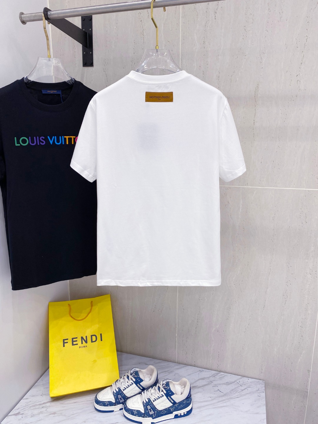 路易威*1V 25SS春夏新款首发专柜最新款短袖圆领T恤 高端订制 设计前卫时尚！品牌logo重工艺设计