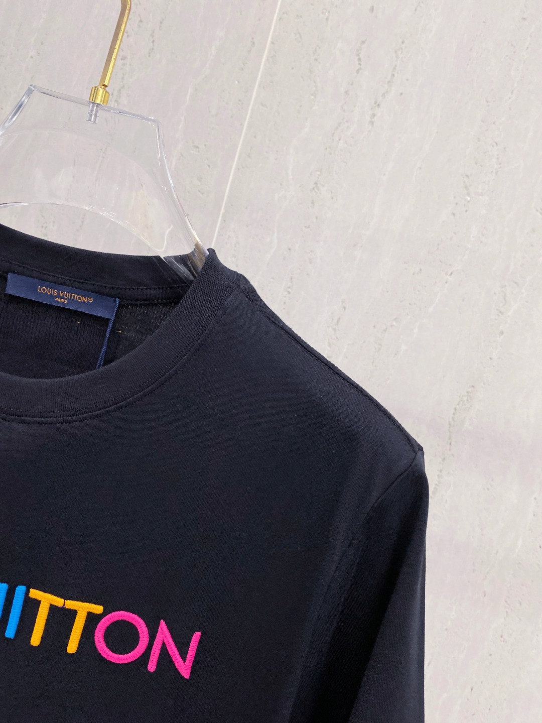 路易威*1V 25SS春夏新款首发专柜最新款短袖圆领T恤 高端订制 设计前卫时尚！品牌logo重工艺设计